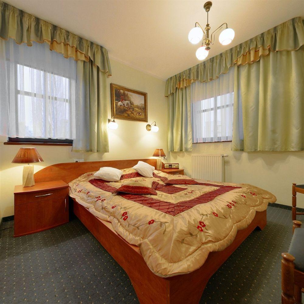 Hotel Restauracja Podzamcze شتشيتسين المظهر الخارجي الصورة