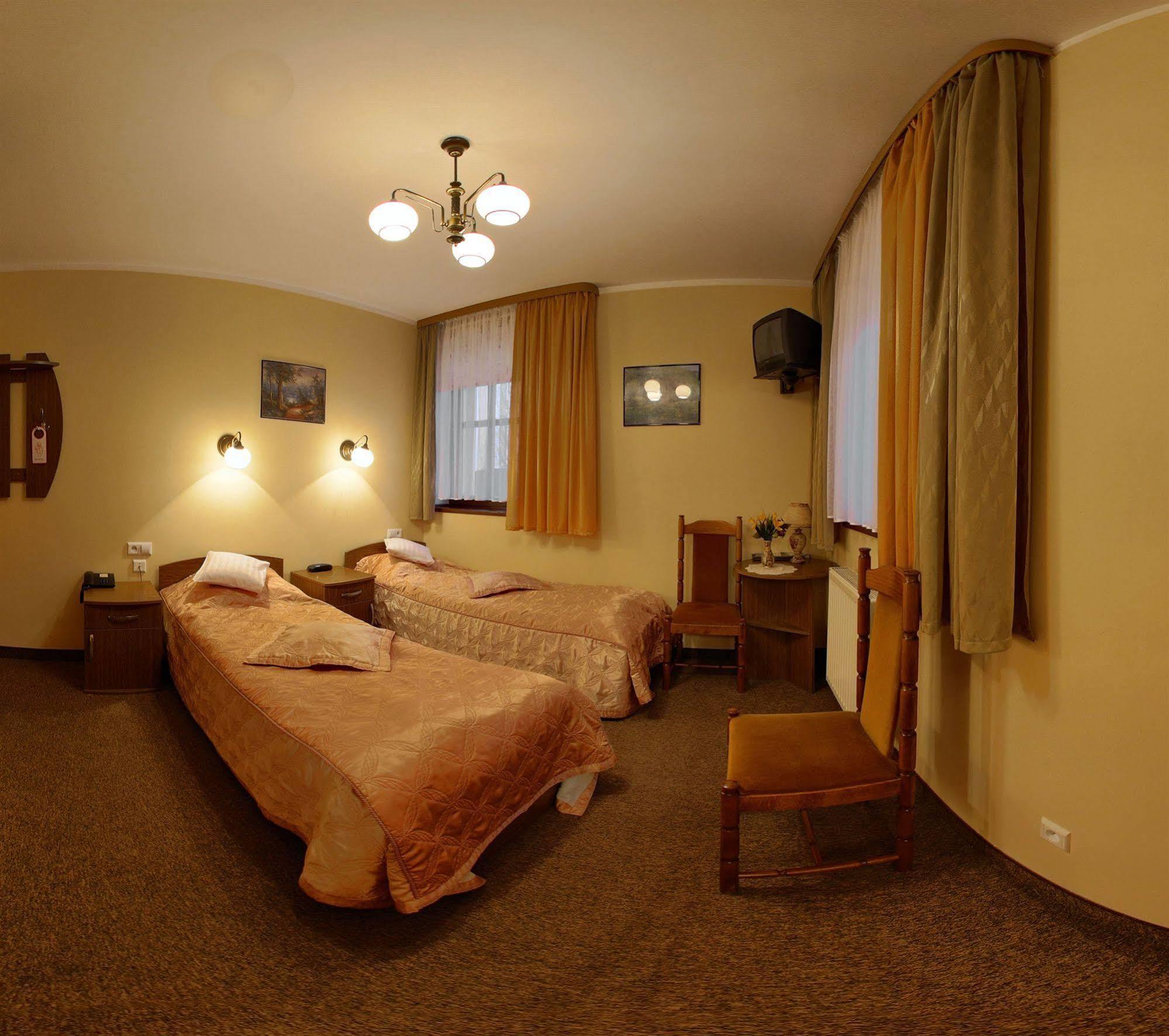 Hotel Restauracja Podzamcze شتشيتسين المظهر الخارجي الصورة