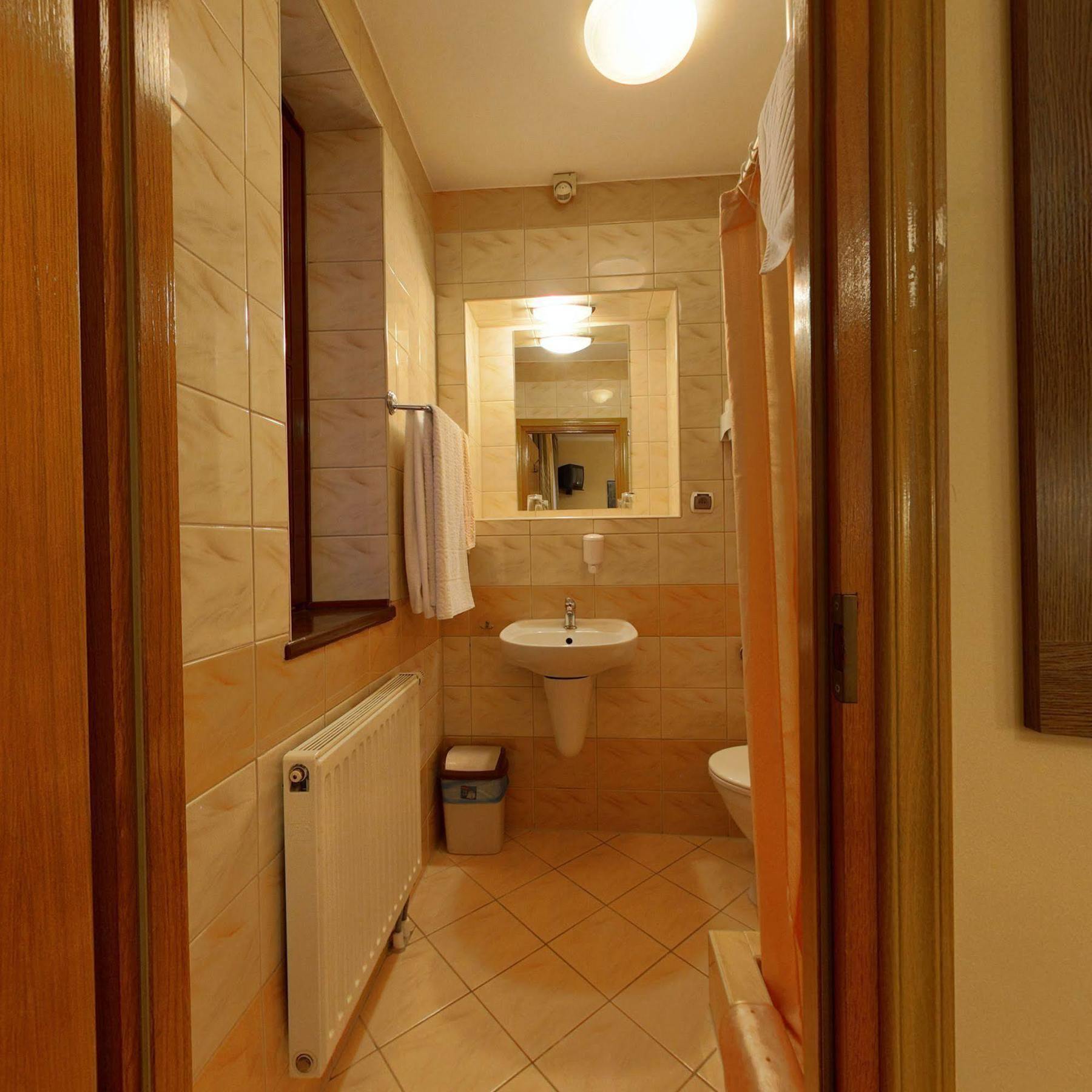 Hotel Restauracja Podzamcze شتشيتسين المظهر الخارجي الصورة