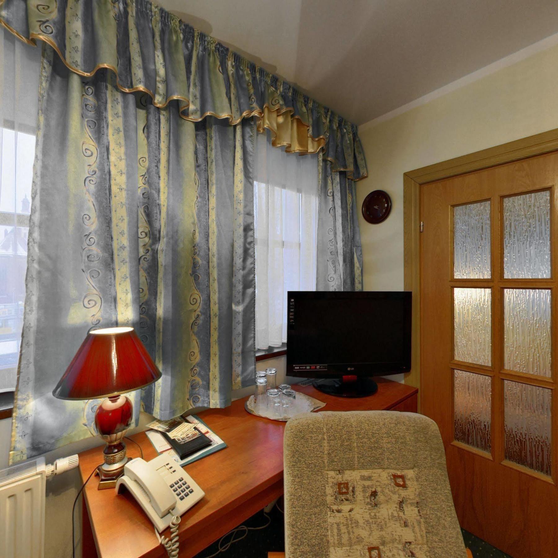 Hotel Restauracja Podzamcze شتشيتسين المظهر الخارجي الصورة