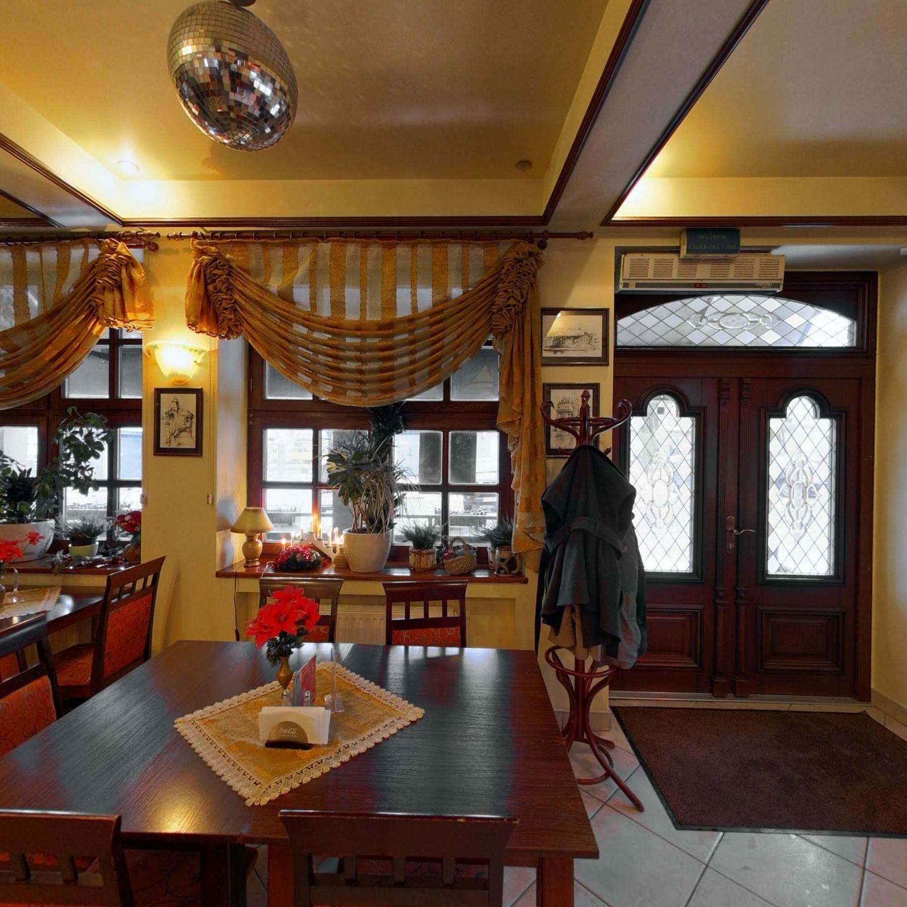 Hotel Restauracja Podzamcze شتشيتسين المظهر الخارجي الصورة
