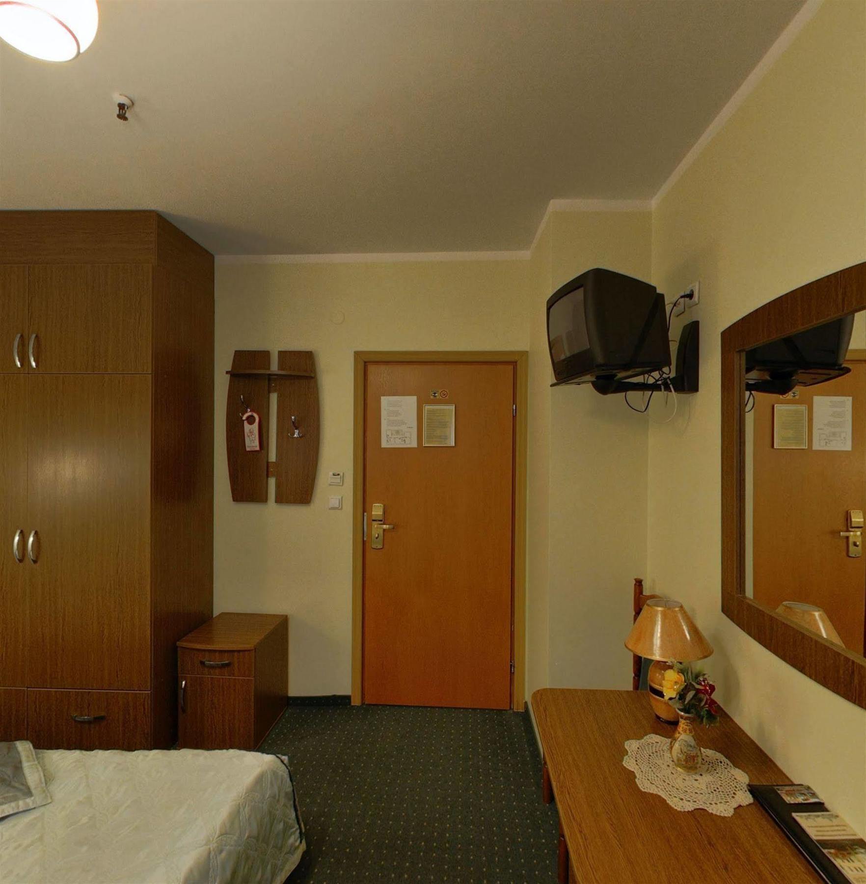 Hotel Restauracja Podzamcze شتشيتسين المظهر الخارجي الصورة