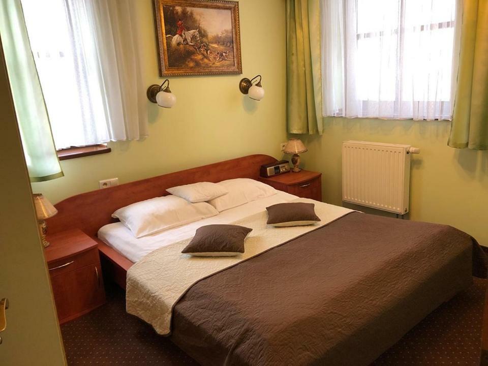 Hotel Restauracja Podzamcze شتشيتسين المظهر الخارجي الصورة