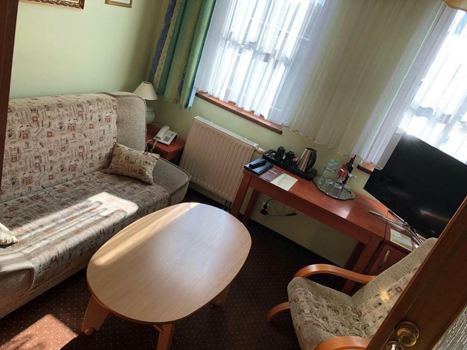 Hotel Restauracja Podzamcze شتشيتسين المظهر الخارجي الصورة
