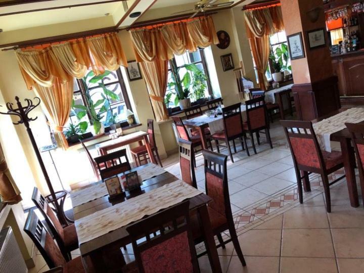 Hotel Restauracja Podzamcze شتشيتسين المظهر الخارجي الصورة